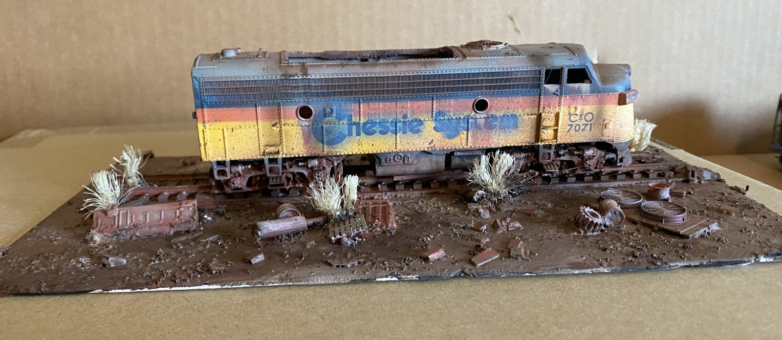HO Scale CSX F7 Abandoned Engine Junk Pile Diorama Custom Built Weathered V1