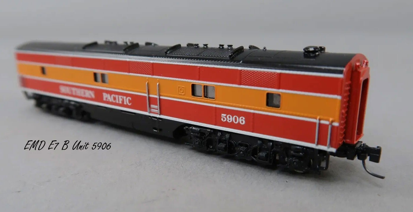 AZL 1941 SP Daylight Set 2843/2603 – E7A/B/B + 12 Passenger Cars Z Scale Z Gauge