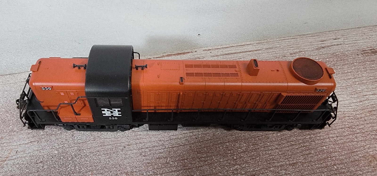 New Haven Railroad ALCO RS-3 Diesel Locomotive 550 Atlas Kato Drive HO Scale