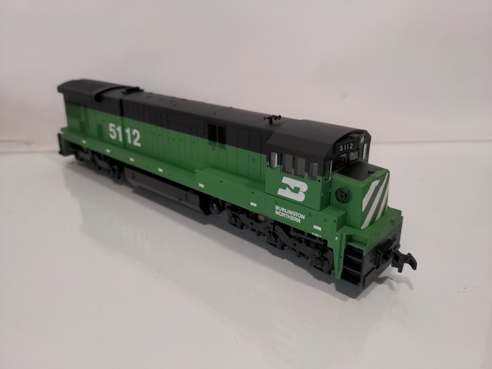 HO Atlas 8606 GE C30-7 Burlington Northern BN 5012