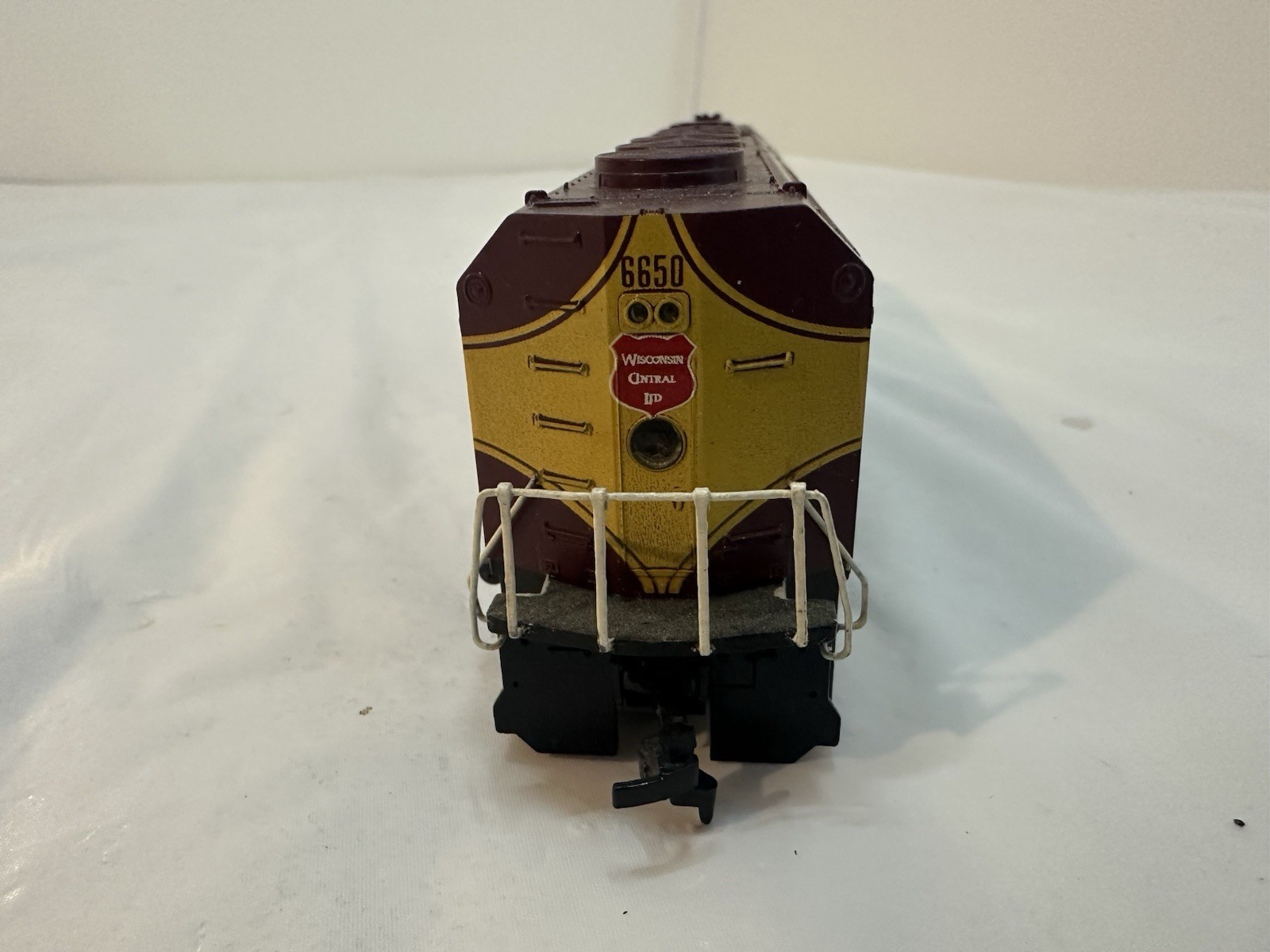 Athearn HO Wisconsin Central BB F45 Locomotives #6650 powered & #6654 dummy