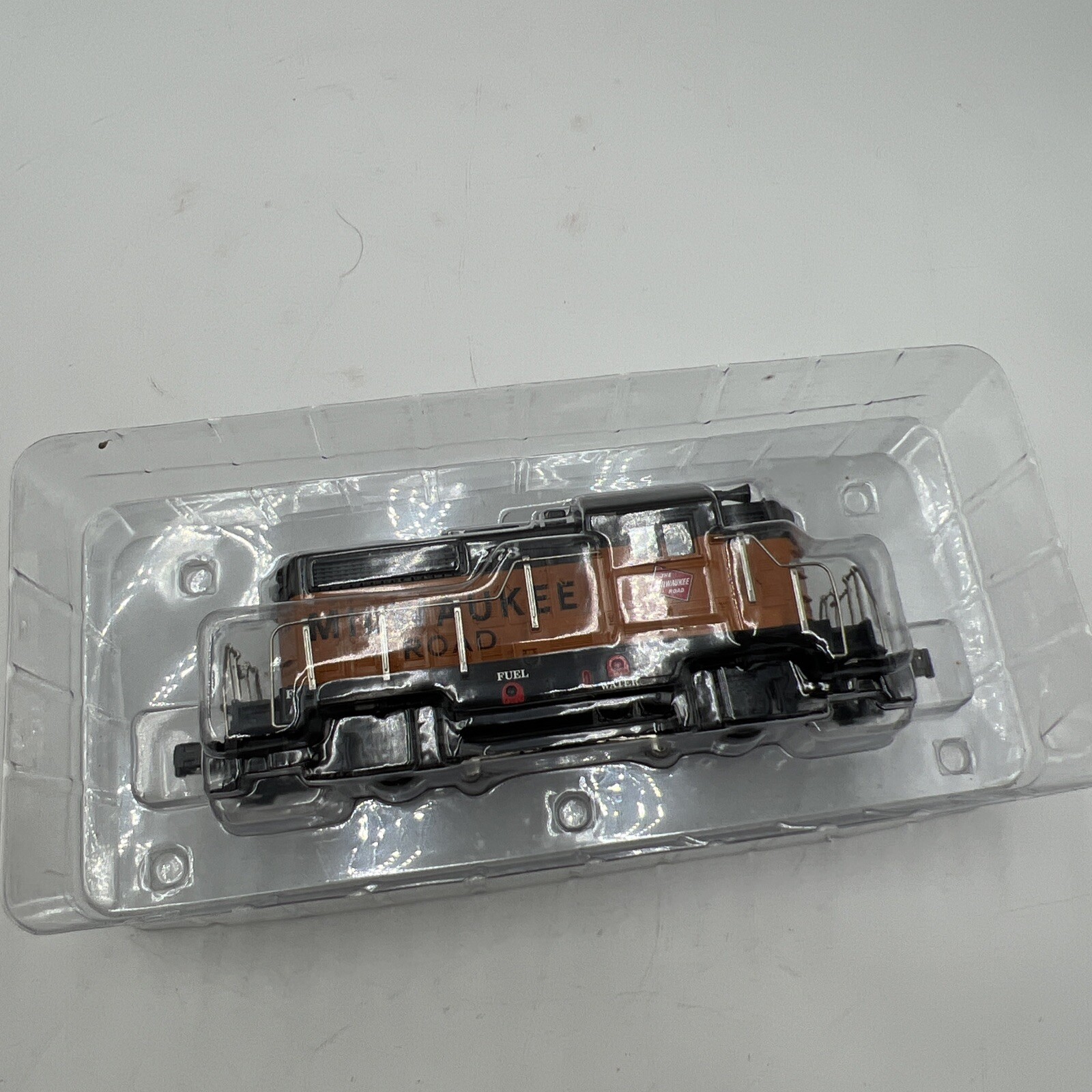 RMT O/O-27 GAUGE RMT-4161 MILWAUKEE ROAD GP DIESEL LOCOMOTIVE #273 IN BOX