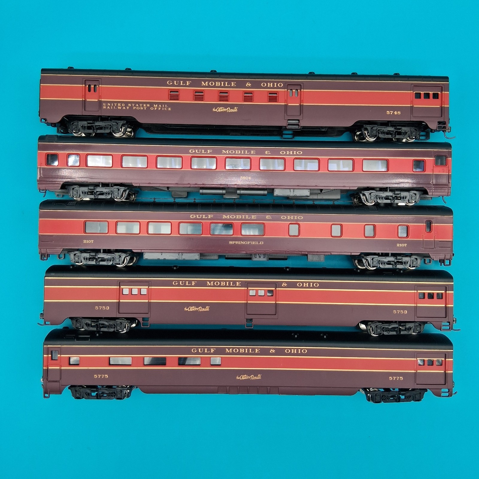 CUSTOM PAINTED HO Scale Gulf Mobile & Ohio DCC DIESEL LOCOS & 5 Passenger Cars