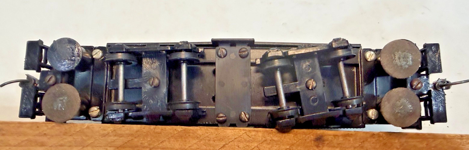 1 Roundhouse ho Scale Non Powered Box Cab Diesel Track Cleaning Car.
