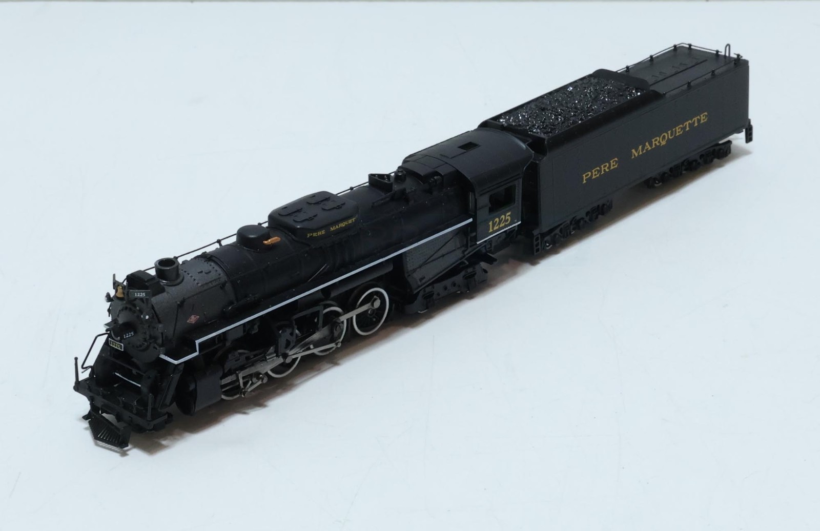 Bachmann Pere Marquette #1225 2-8-4 Locomotive & Tender N Scale