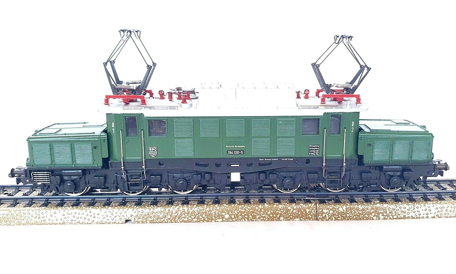 Marklin HO AC Deutsche Bundesbahn DB E-194 German “CROCODILE” LOCOMOTIVE NMIB`75