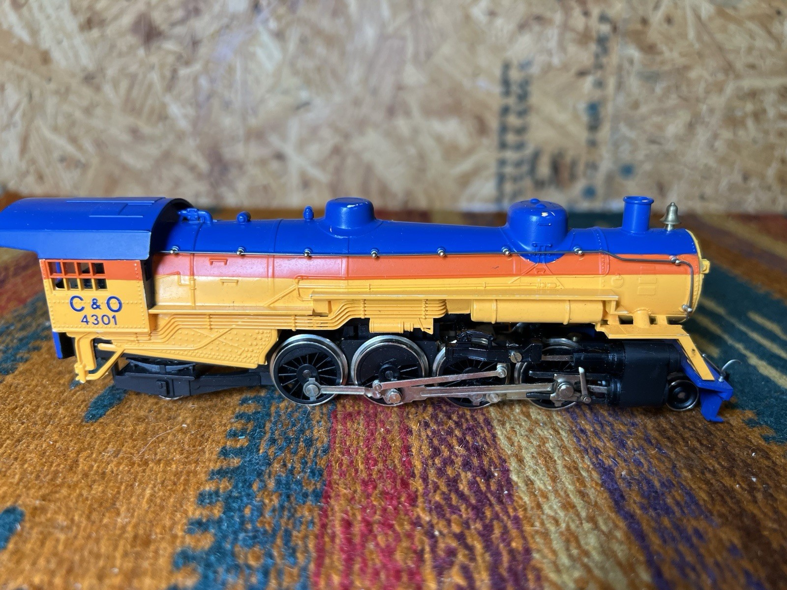 Mehano HO Scale 4301 C&O Chessie Steam Locomotive & Tender Tested (read)