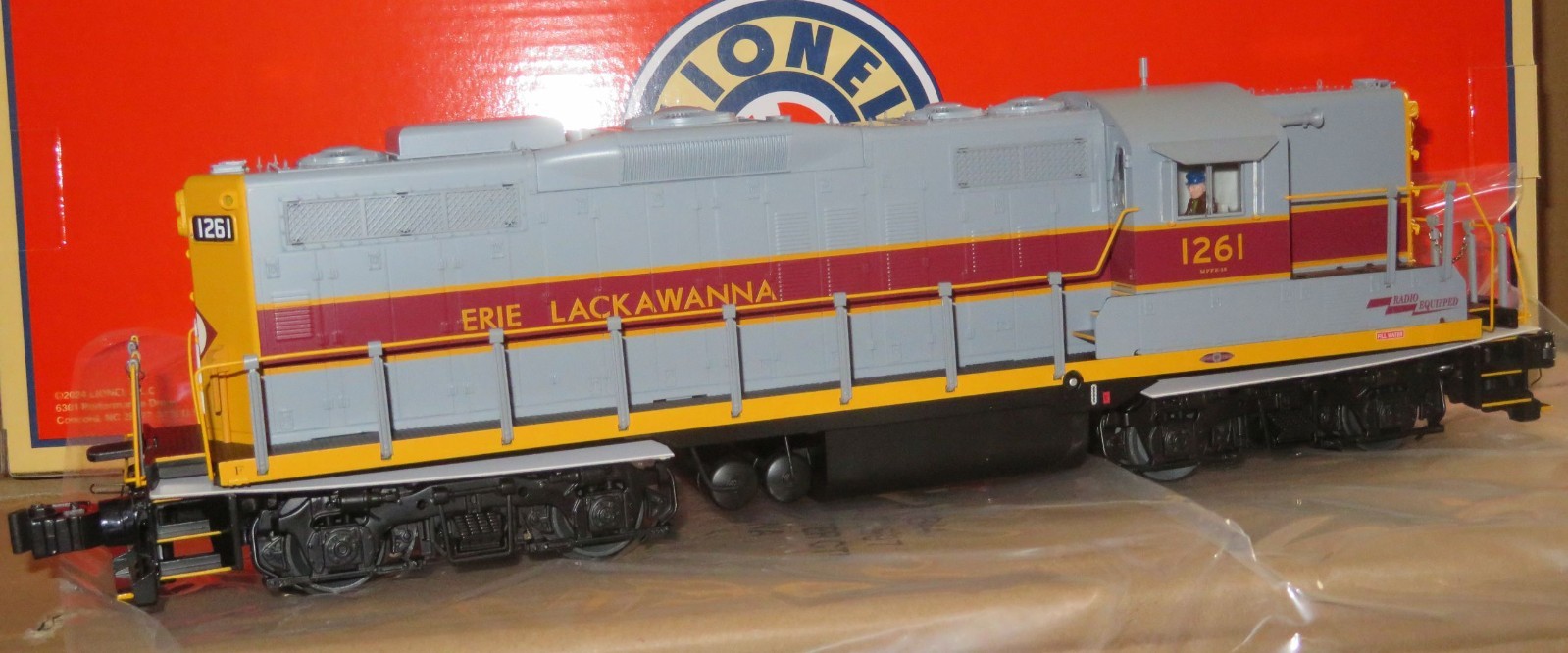 LIONEL 2433997 GRZ Exclusive ERIE LACKAWANNA Legacy GP9 Diesel #1261 – NEW – NR