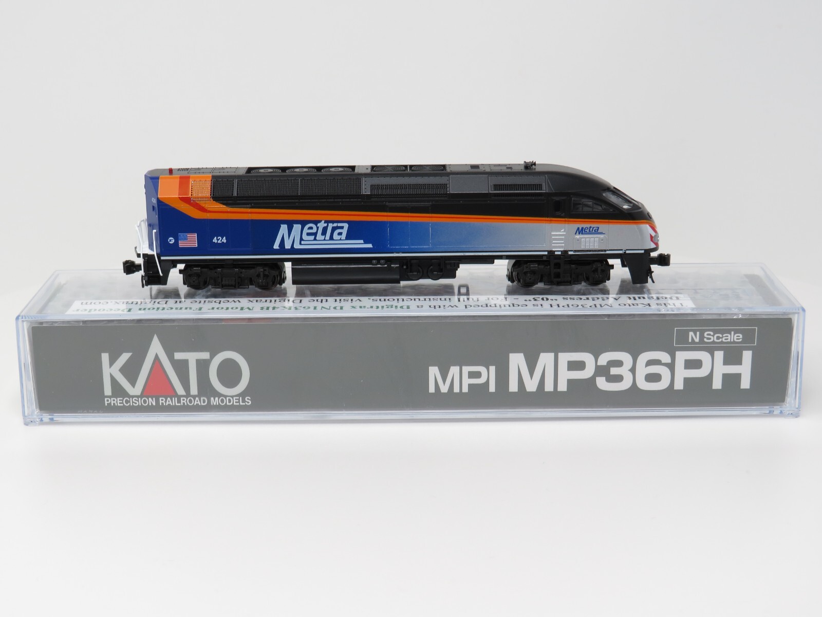 Kato N 176-6124-DCC Chicago Metra MP36PH Diesel Locomotive Commuter Passenger