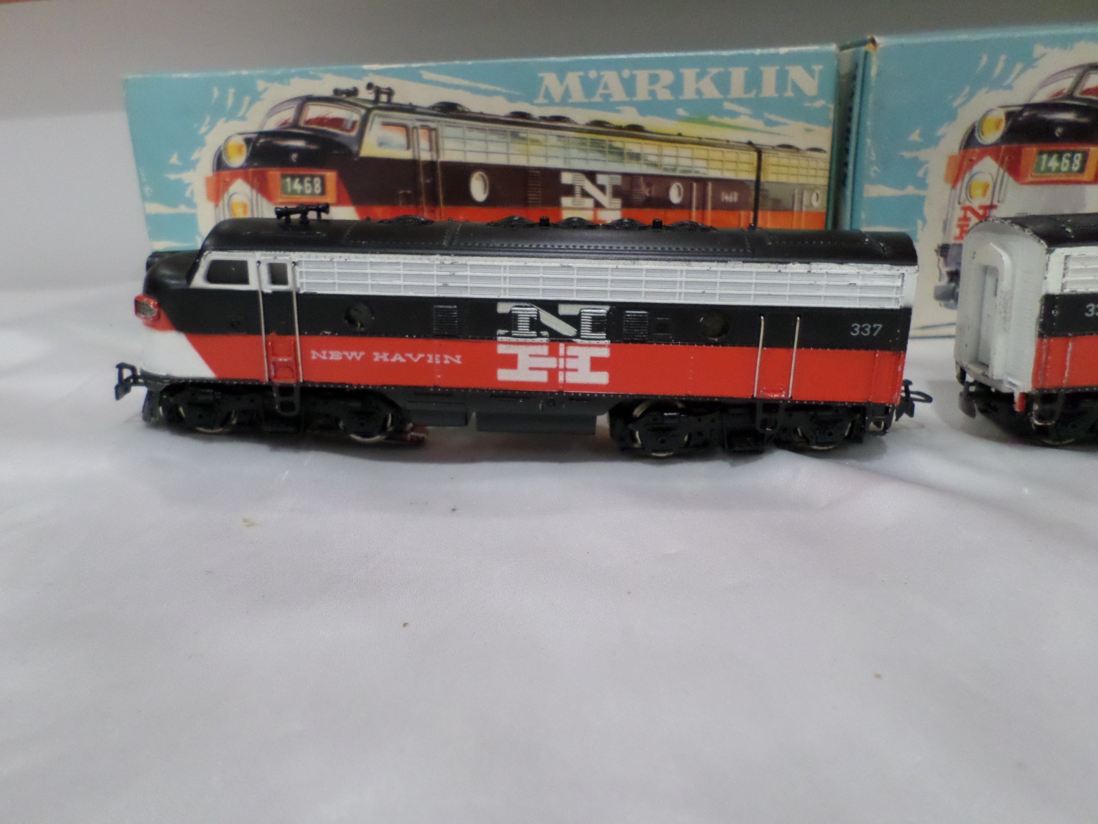 Marklin 3062 /4062 HO New Haven F7 Locomotive, 3 rail, (Analogue)