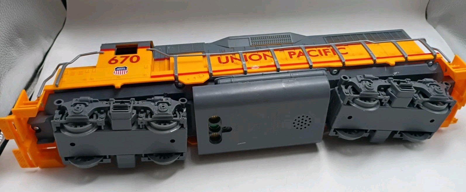 NewRay 1:32 Union Pacific Train Engine W/ Sound #670 – MISSING BATTERY COVER