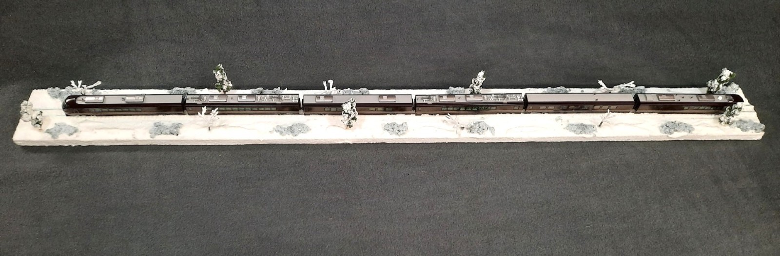 N SCALE 36″ DISPLAY DIORAMA -“WINTER SNOW SCENE” – FOR ANY N SCALE TRAINS