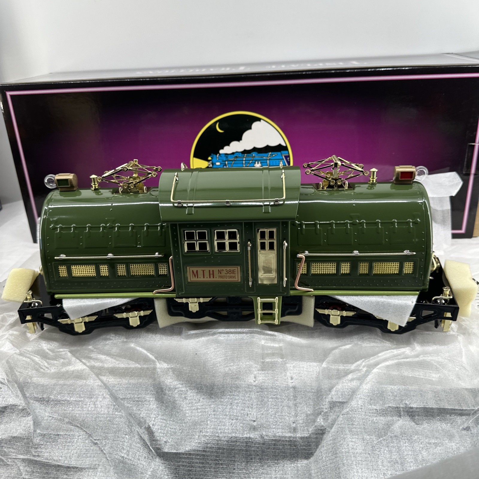 381e standard gauge electric locomotive two-tone green contemporary version item