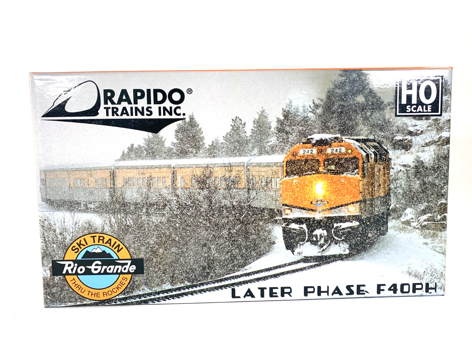 Rapido 83611 Ski Train F40PH w/ ditch lights #242 – DC/DCC/ Sound