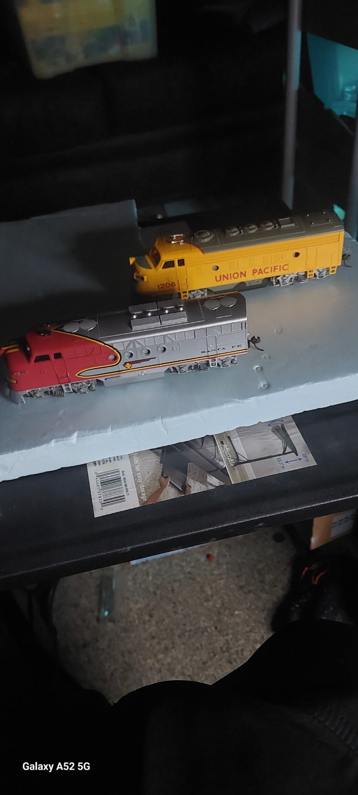 HO Gauge Analog Diesel Locomotives Lot Union Pacific & Santa Fe Yellow Red Gray