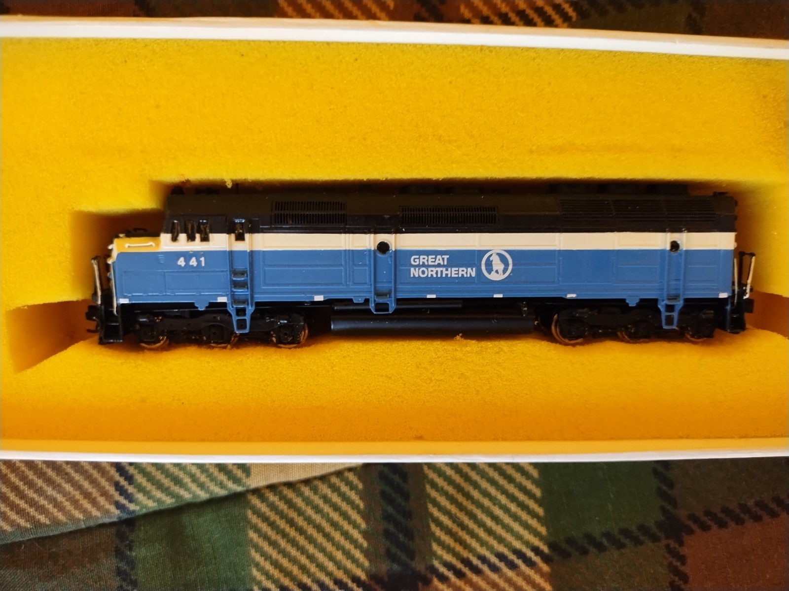 Hallmark/Samhongsa N-Scale EMD Great Northern F45 Factory Painted