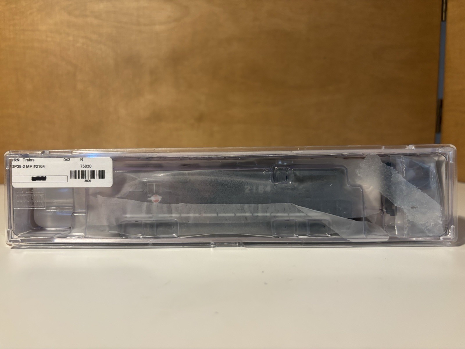 Walthers N Scale GP38-2 Diesel Locomotive MP 2164 Missouri Pacific 920-75030 NIB