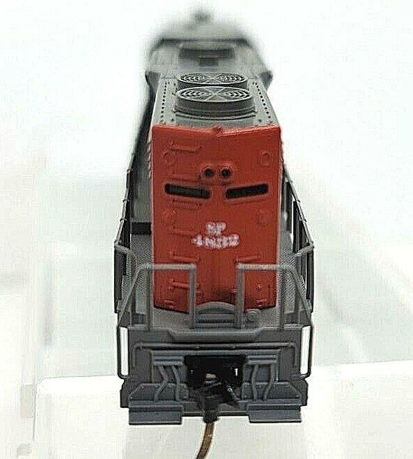 N Kato 176-019 EMD GP38/GP38-2 Southern Pacific Loco #4832 (Tested knuc cplrs)