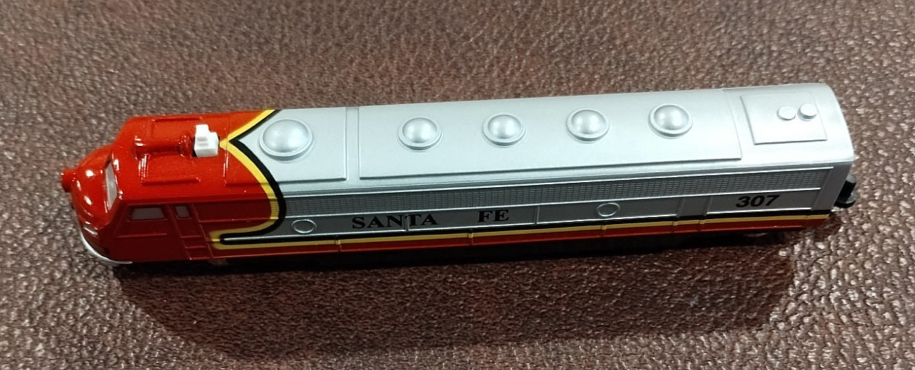 Tempo Diesel Hauler Battery Powered Locomotive Freight Caboose Car N Scale Train