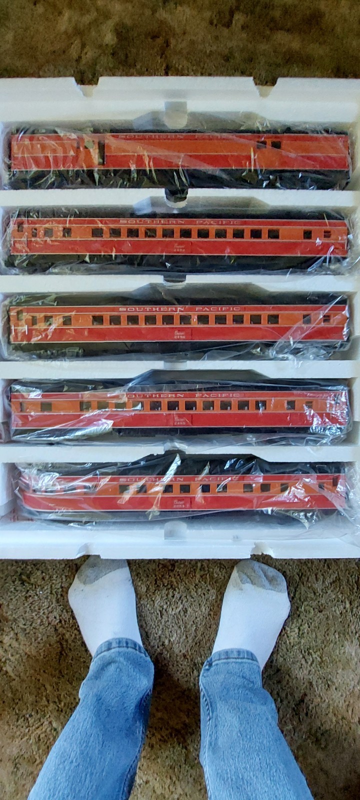 Rail King MTH O Scale Diesel Set And streamlined Passenger Cars With Box’s.