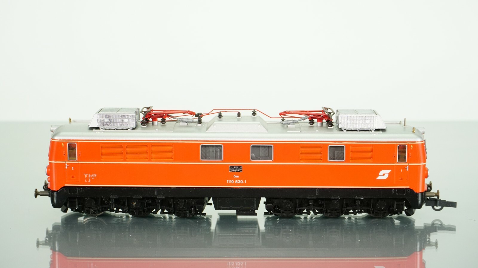 Roco 43766 1110 530-1 Electric Locomotive OBB DC/DCC HO scale