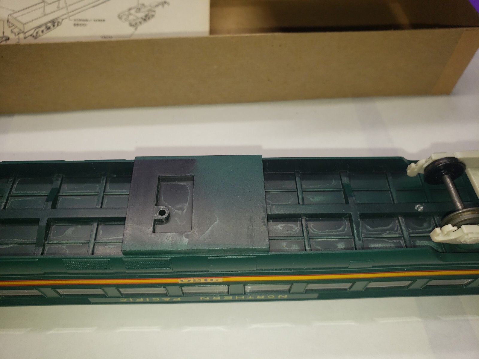 N P RAILWAY EXPRESS COACH CAR 3150 Athearn HO Scale Northern Pacific With Box