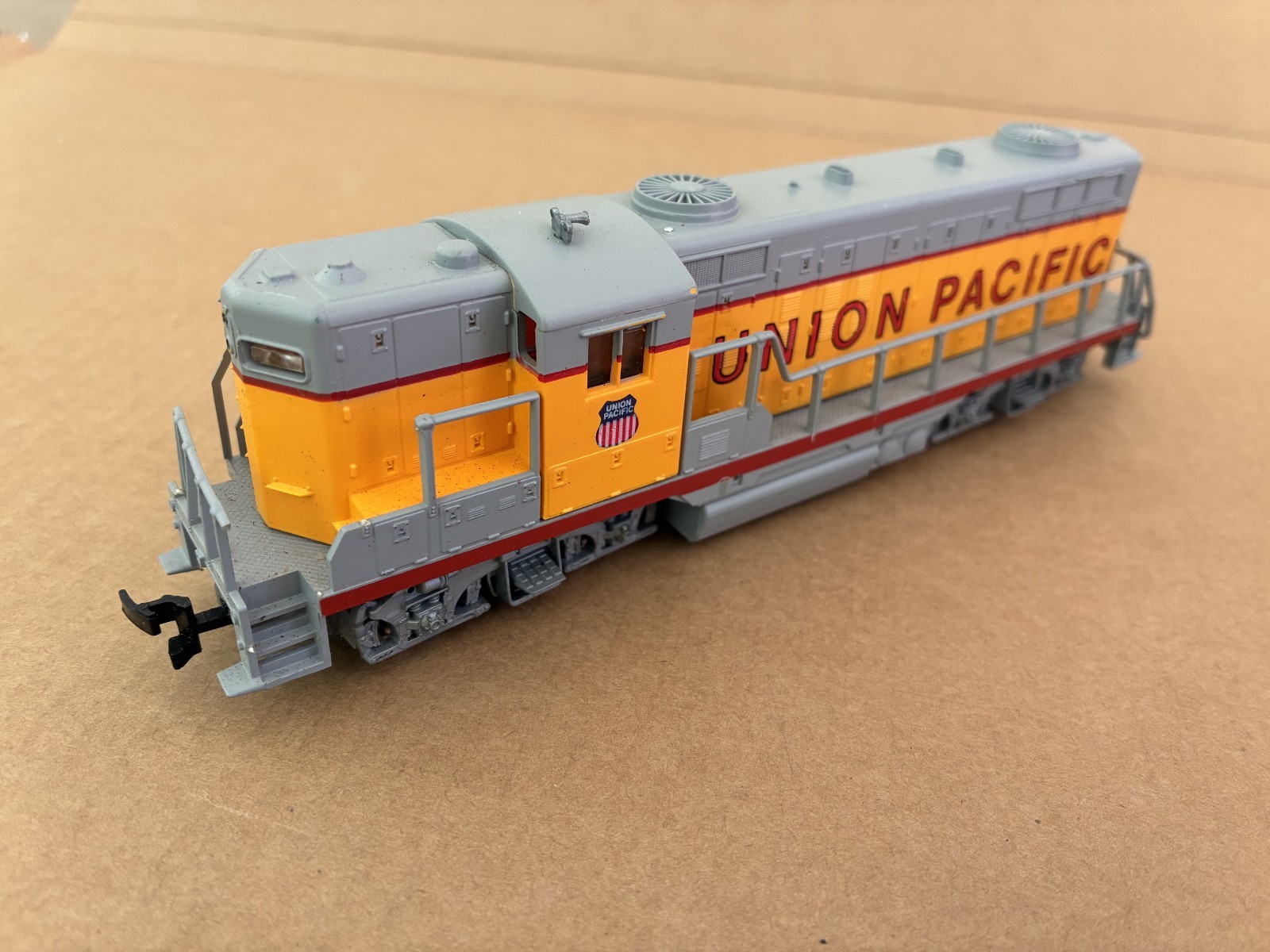 Bachmann HO Diesel Locomotive Union Pacific Untested Yugoslavia +FAST SHIPPING!