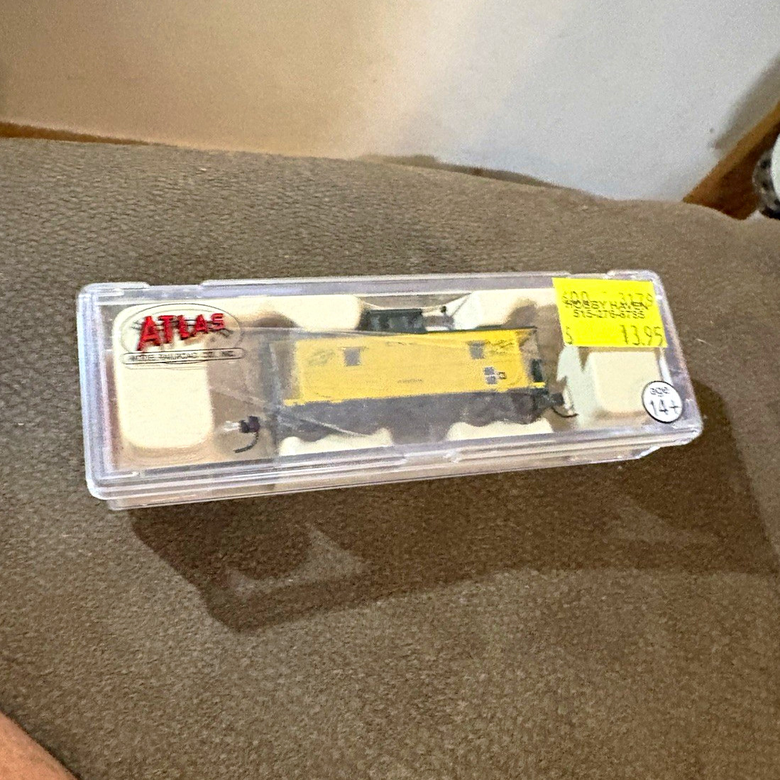 Atlas N Scale Union Pacific Diesel Locomotive Yellow/Gray 50002421