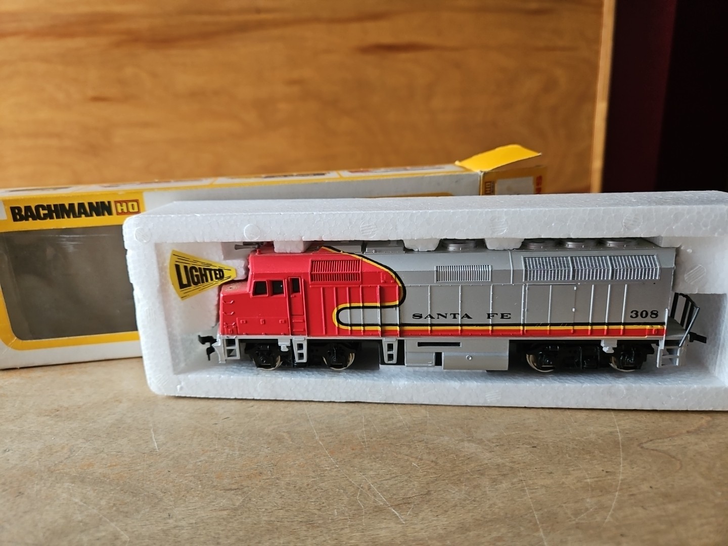 Bachmann HO Scale 0676 EMD F40PH Diesel Locomotive in Box