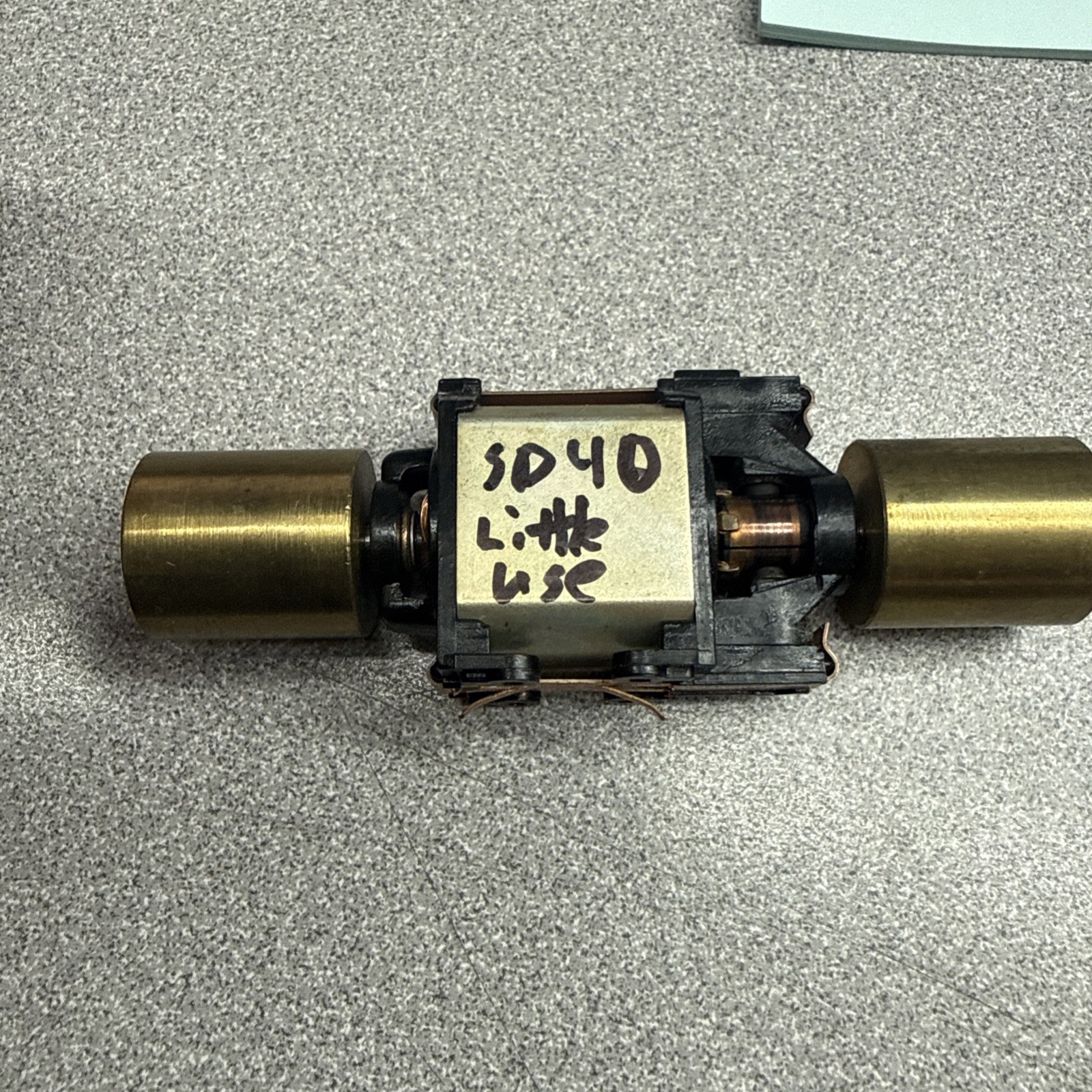 Athearn Sd40–2 Great Running Motor Very Low Hours 3 1/4” Long Dual Flywheel