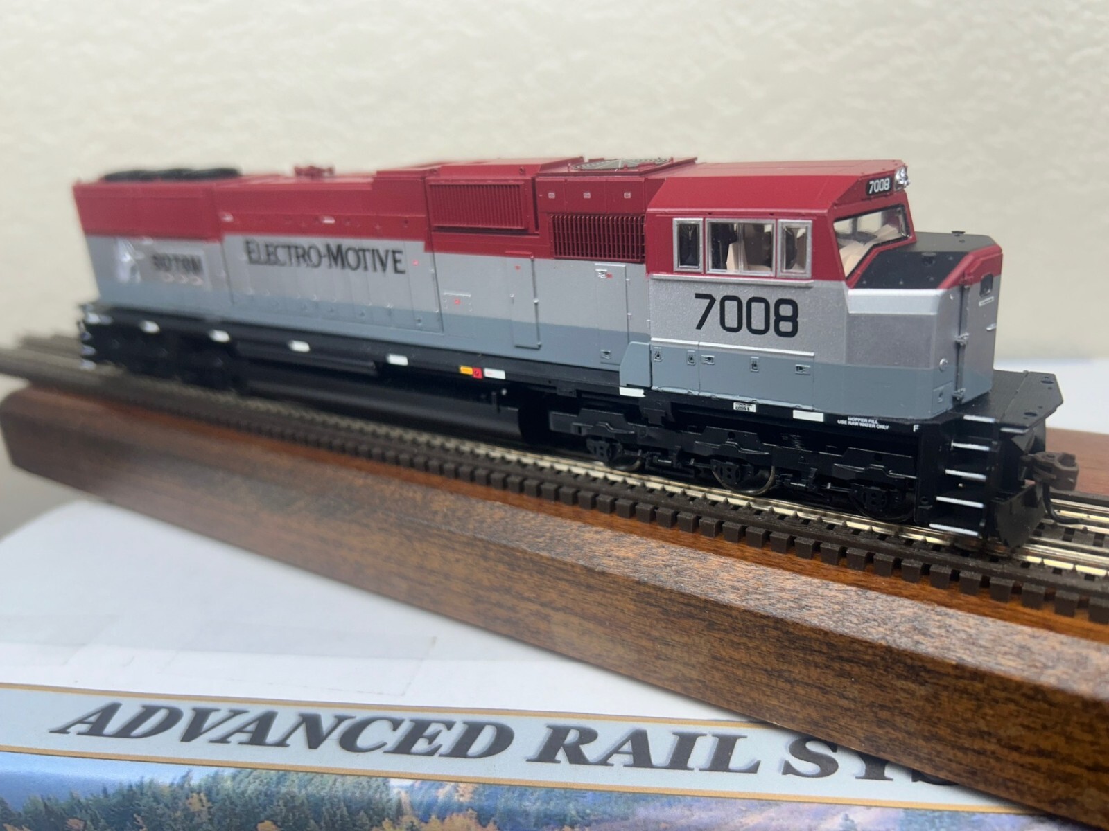 EMD LEASING #1 – SD70M DEISEL LOCO – DC/DCC Ready – HO Scale -“GENESIS” NEW OOP