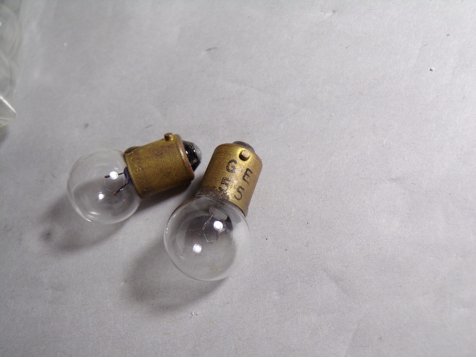36 Vintage old stock Lionel, American Flyer Toy Train 7-volt Bulbs GE 55 bayonet