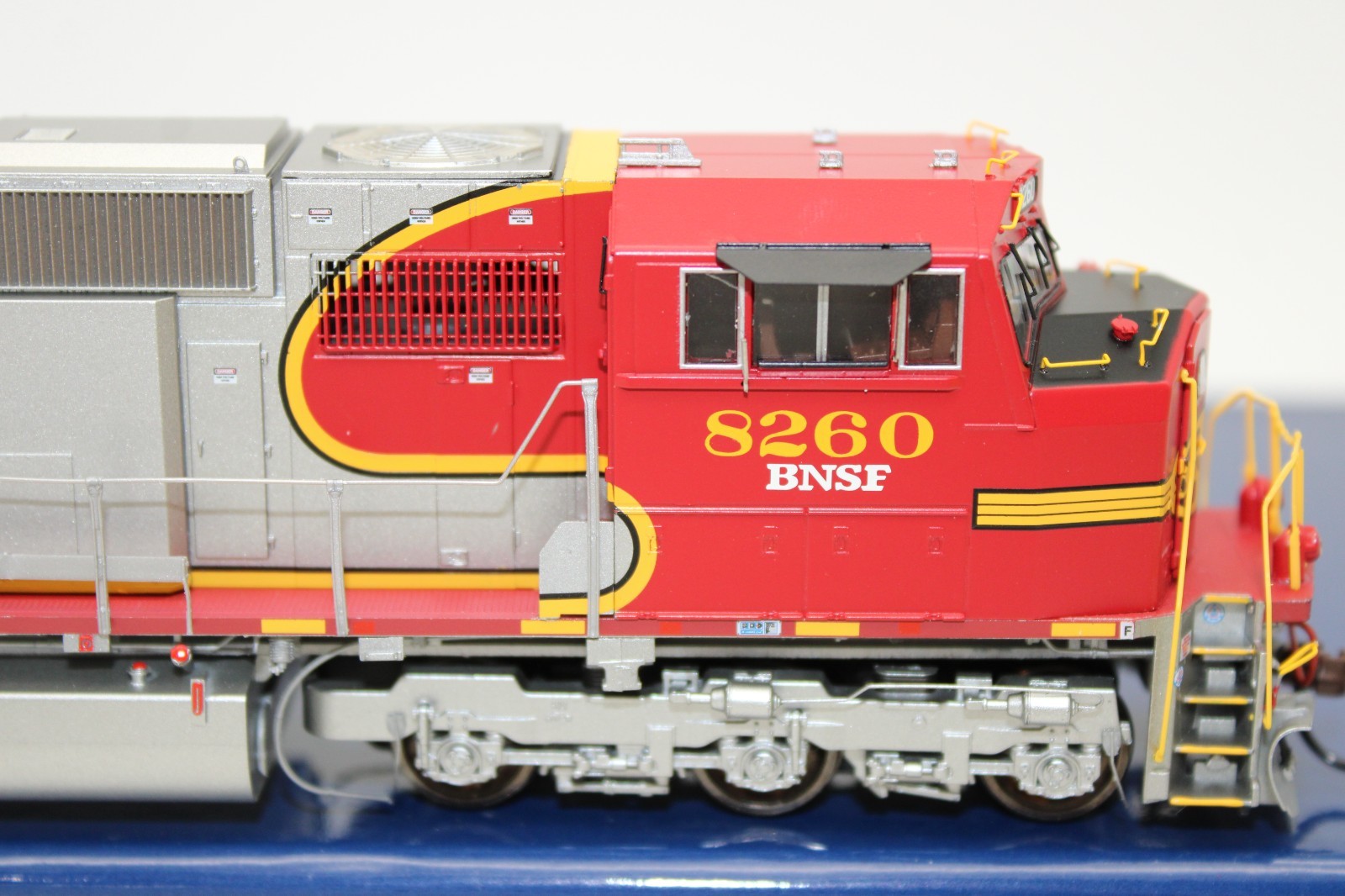 Athearn Genesis HO Scale BNSF EMD SD75M Diesel Locomotive #8260 NOS LED DCC Rdy