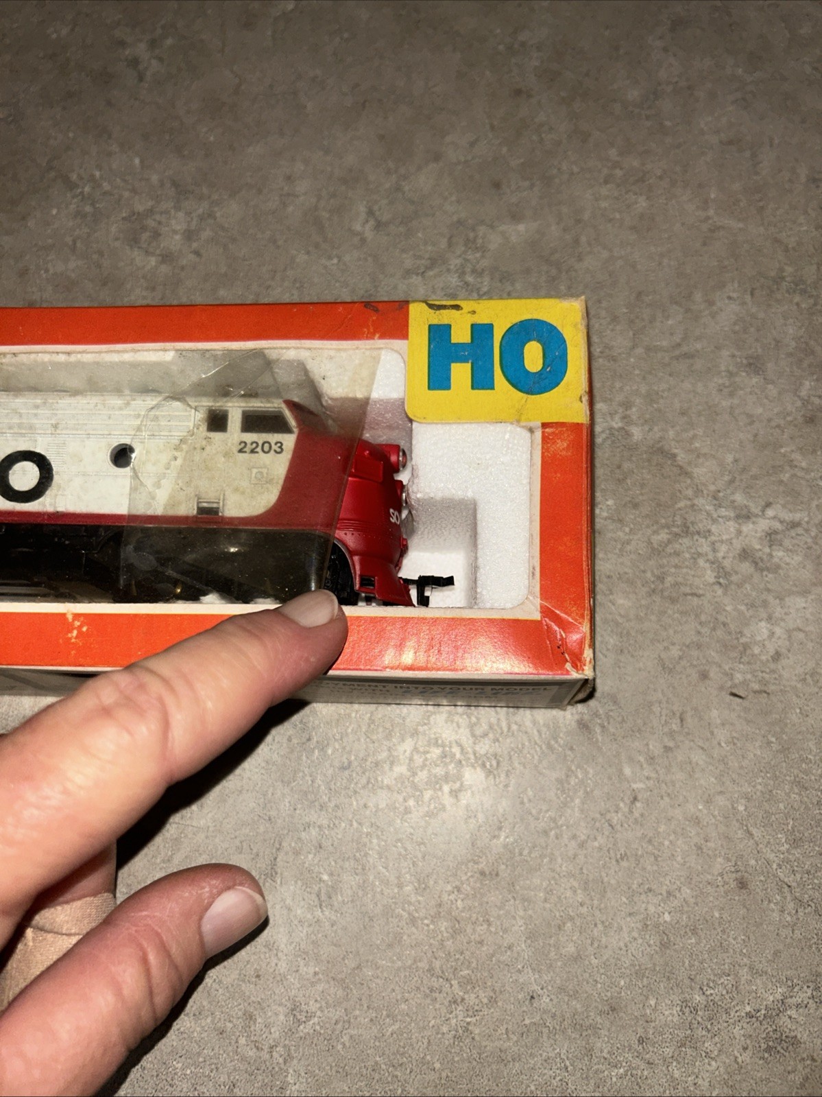 HO Scale Life-Like, F-7 Diesel Locomotive, Soo Line, White #2203 Vintage