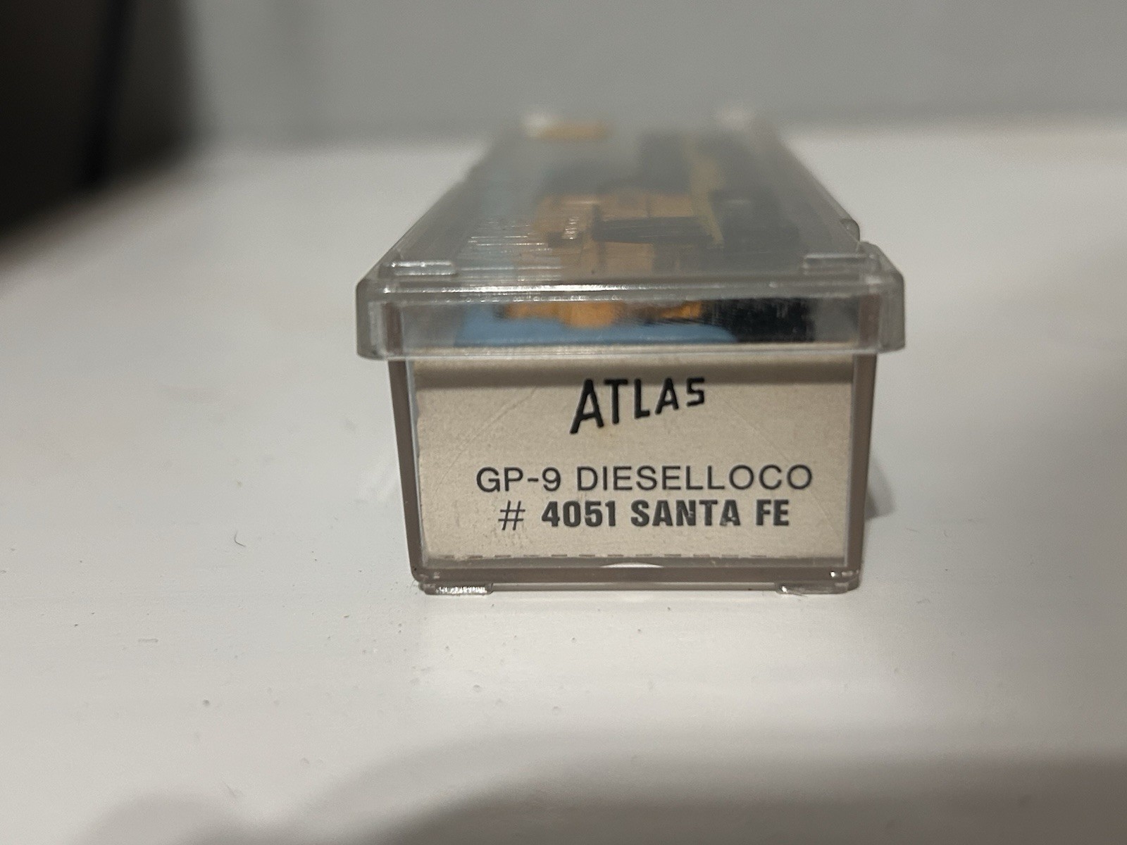 N Scale Atlas #4051 – Santa Fe GP7 #2926 + Caboose!