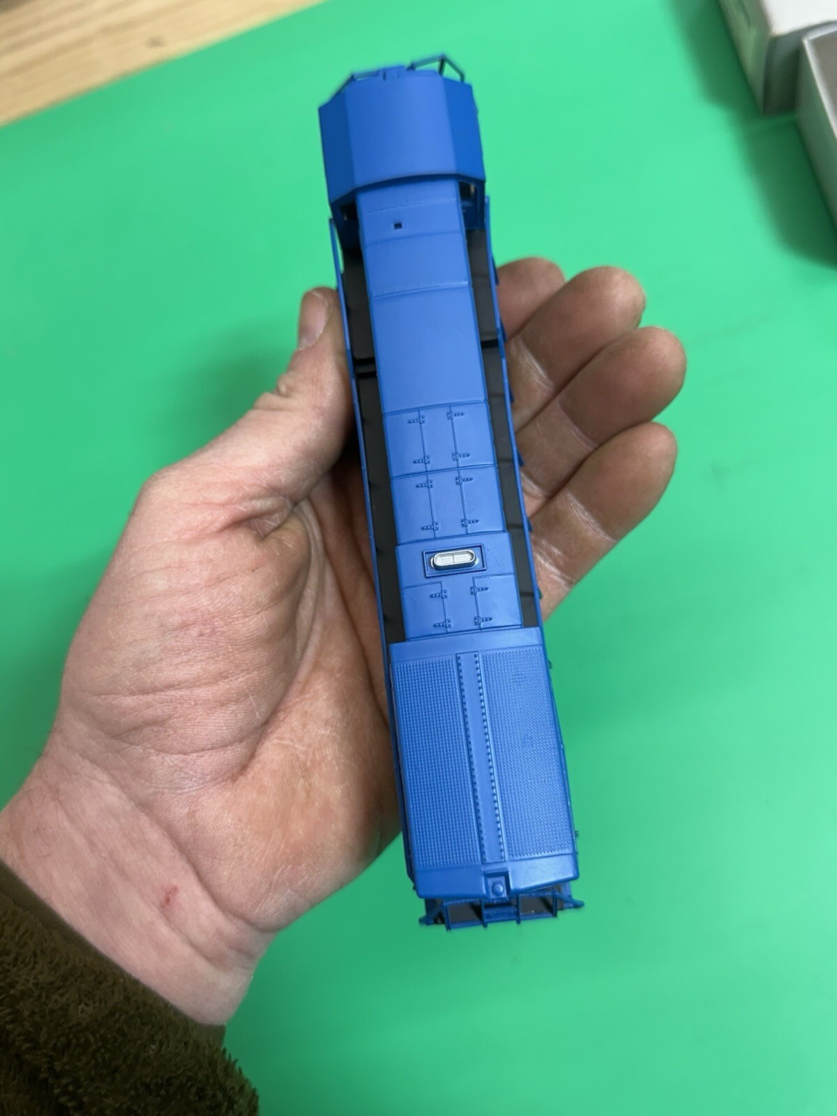 HO SCALE SPECTRUM 85014 DASH 8-4 CONDUCTOR IN BOX