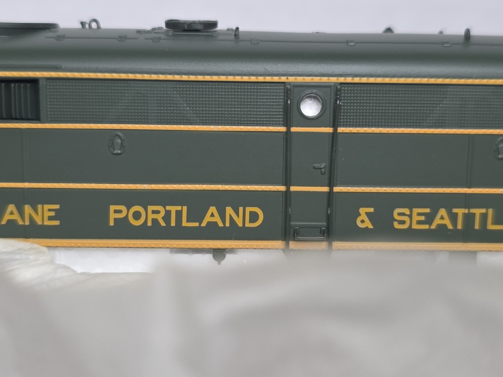 Proto 2000 HO Scale 8385 Spokane Portland & Seattle FA2 Diesel Locomotive NOS