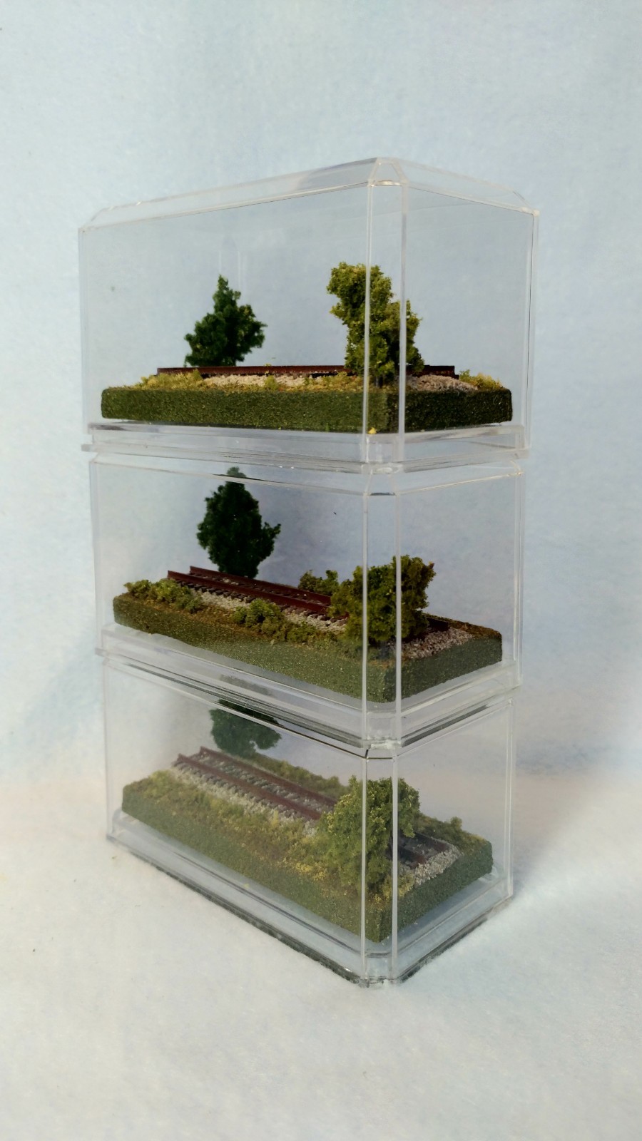 Z SCALE MINI DISPLAY CASES – 3/ PACK – GREAT FOR ALL Z LOCOS OR CARS