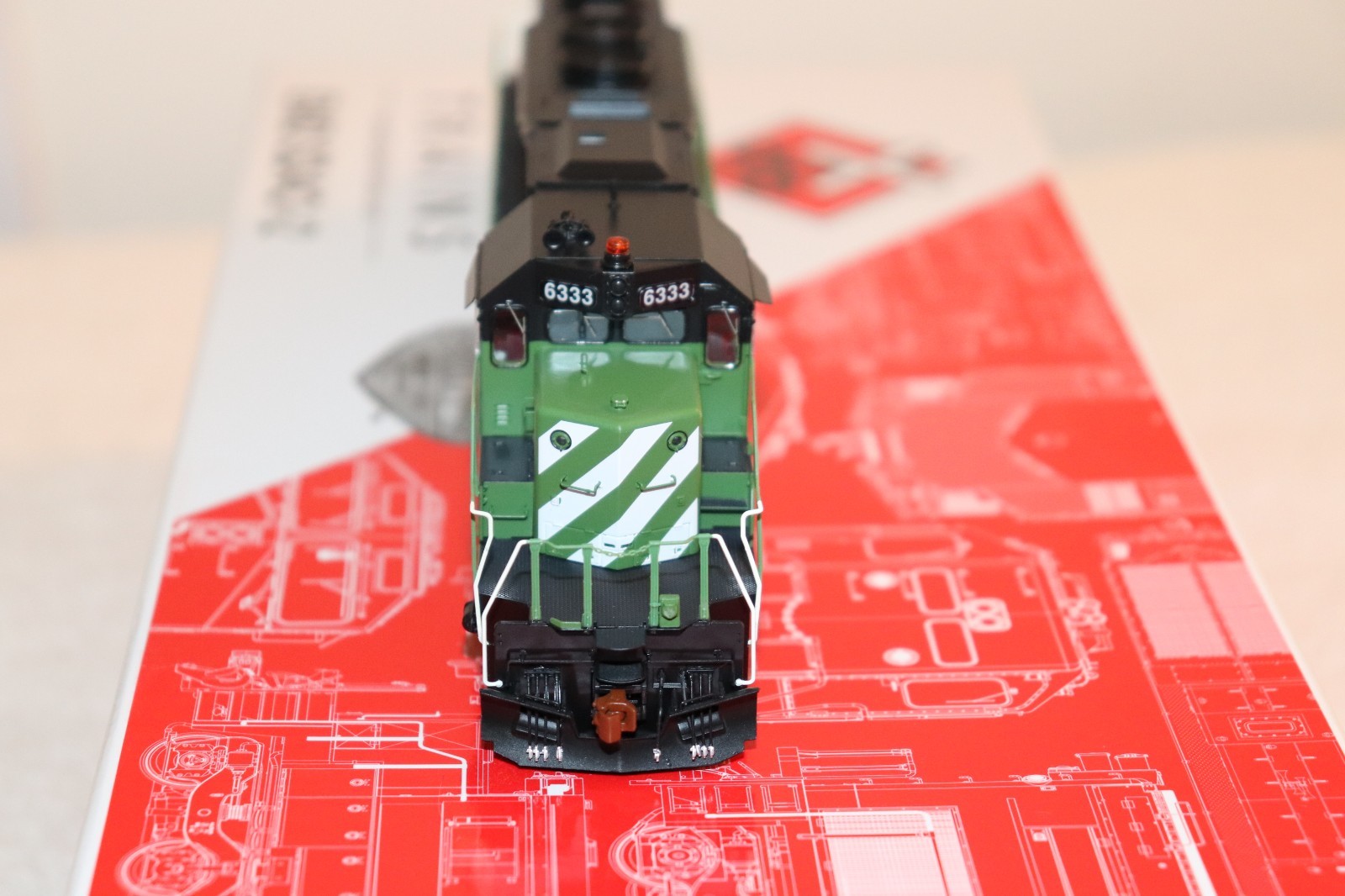 ScaleTrains Rivet Counter SXT38782 Burlington Northern BN SD40-2 #6333 DCC Ready