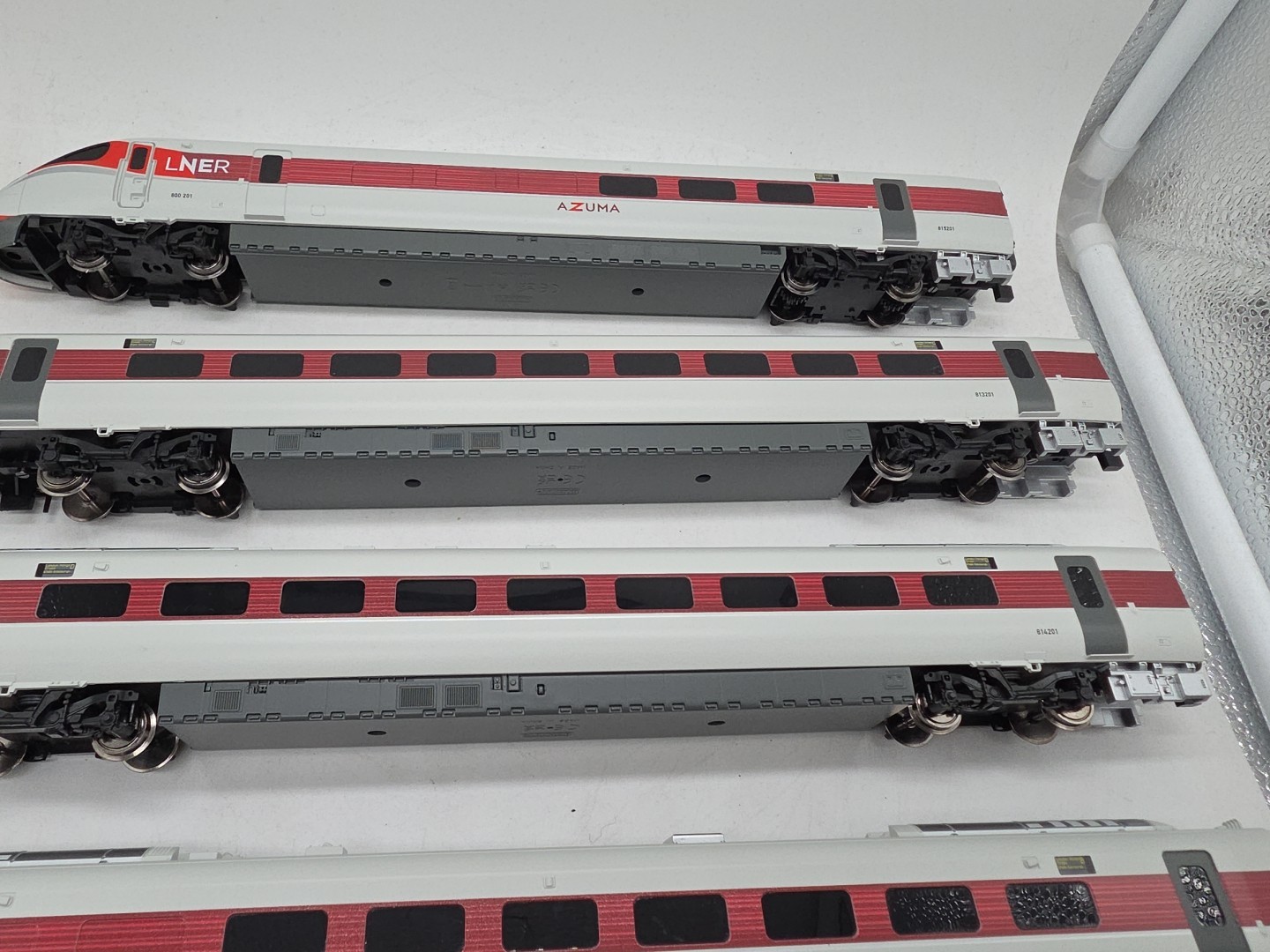 Hornby LNEAR Azuma High-Speed Train Set 5-Piece White Red Band