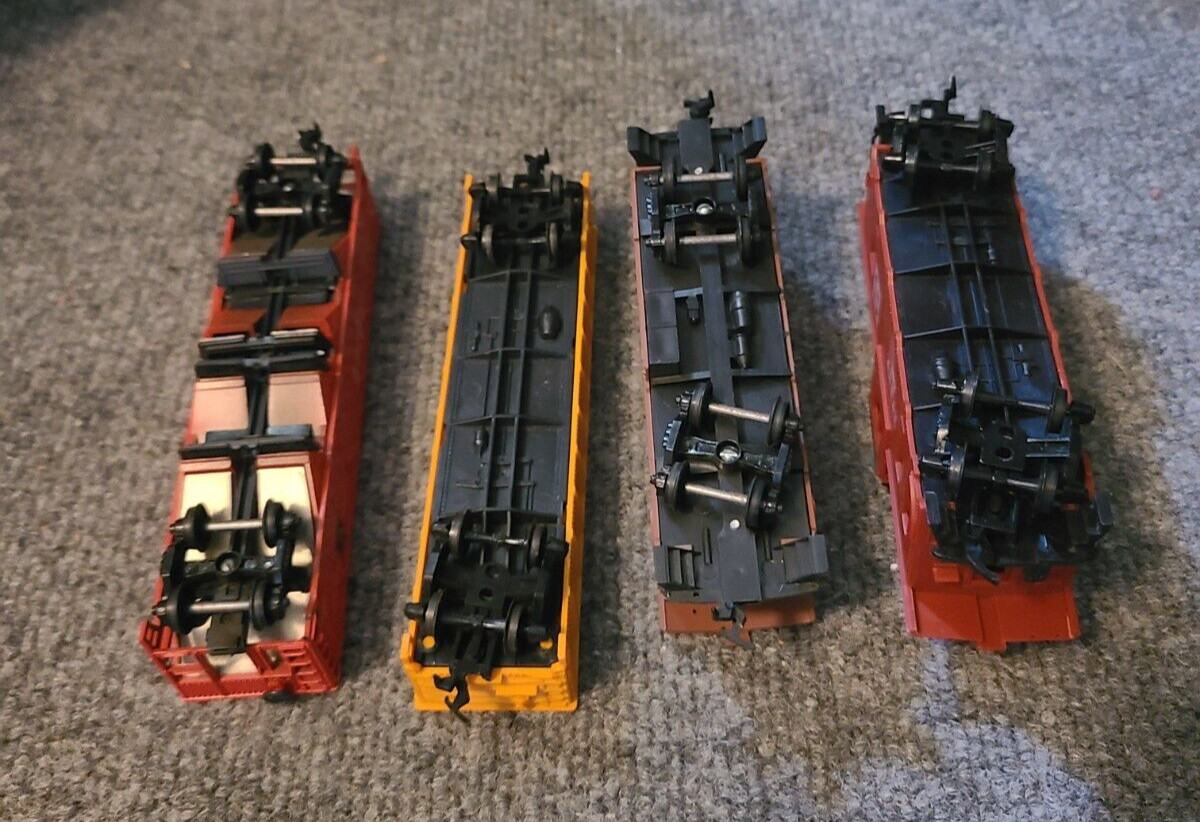 Lot Of 4 Santa Fe 7249, A.T. & S.F. 1957, U.P. X159 & Burlington 172700 HO Scale