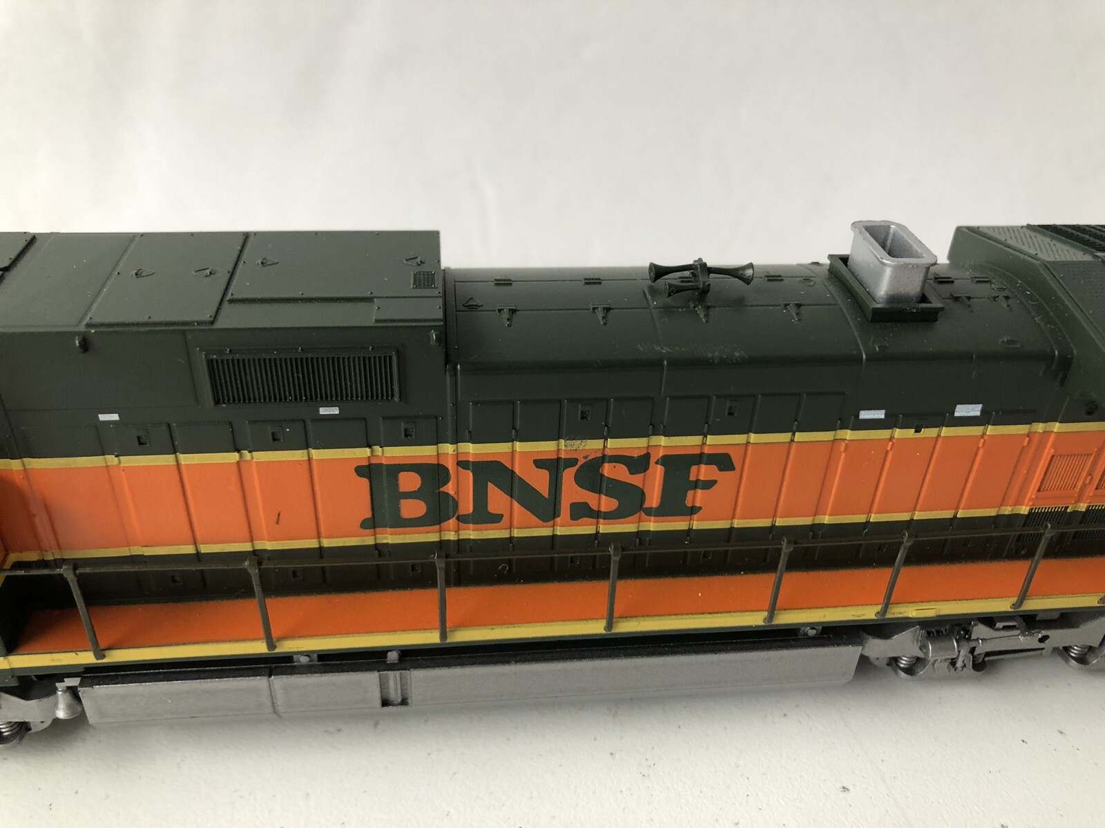 Athearn BNSF C44-9W #986 LED Lights Walkway HO Assembled