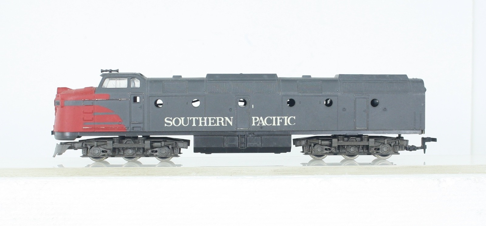 HO Scale Rivarossi Southern Pacific Krauss Maffei Locomotive Runs Well