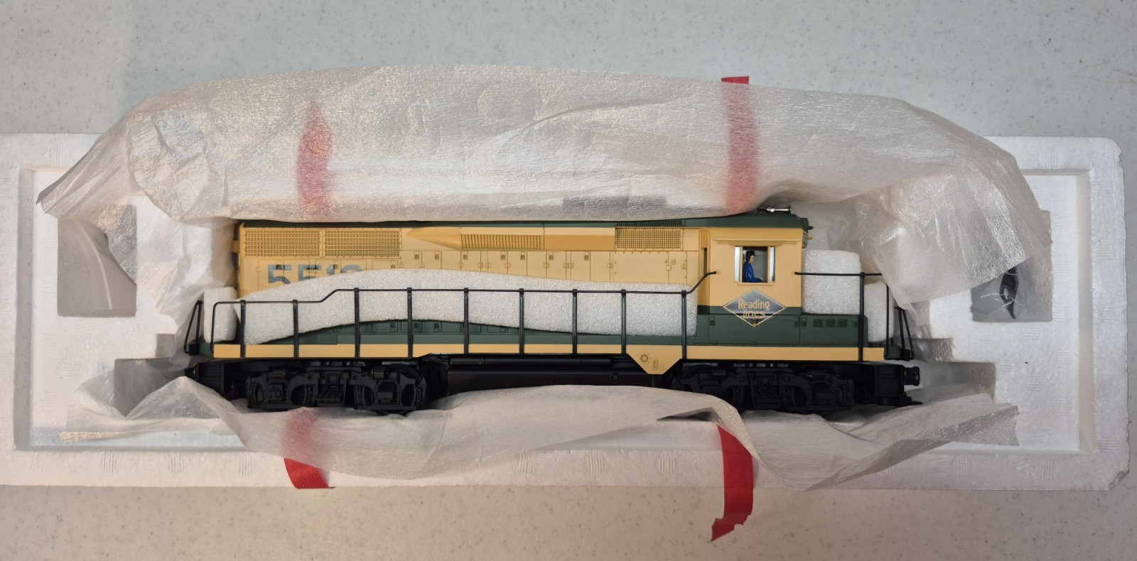 MTH O Gauge MT-2073L Reading EMD GP-30 Diesel w/Horn LN