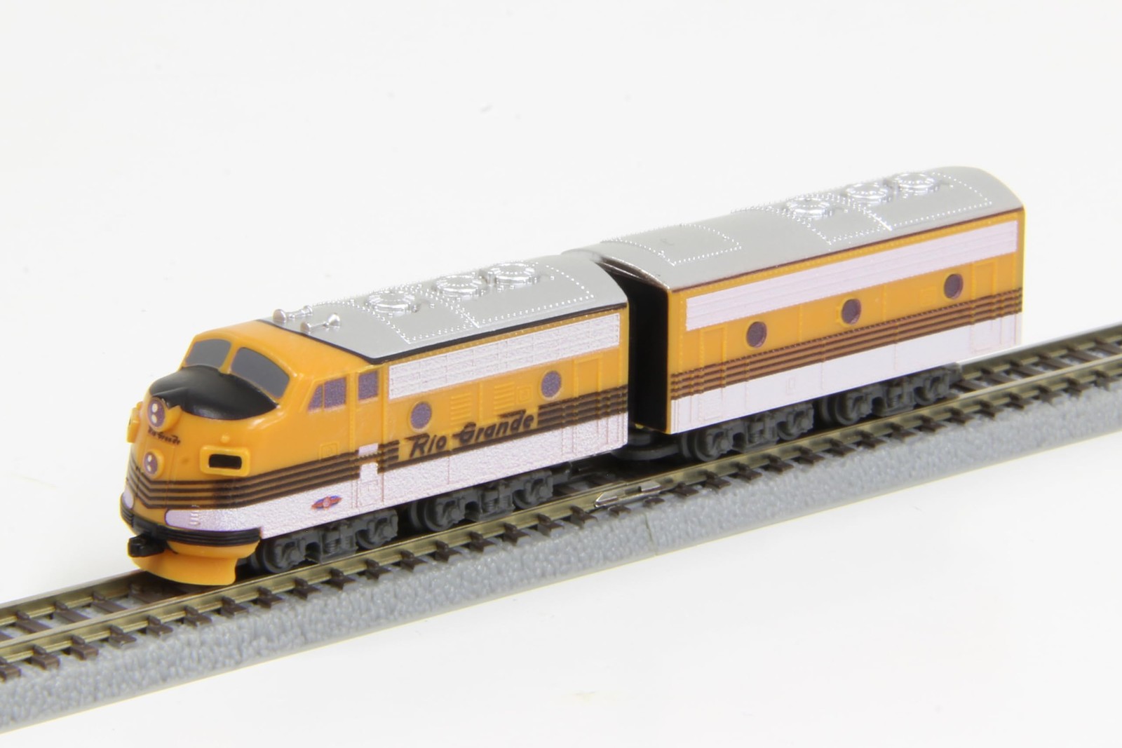 Rokuhan Z Gauge Z Scale ST012-3 Shorty EMD F7 D RGW Diesel Locomotive Japan