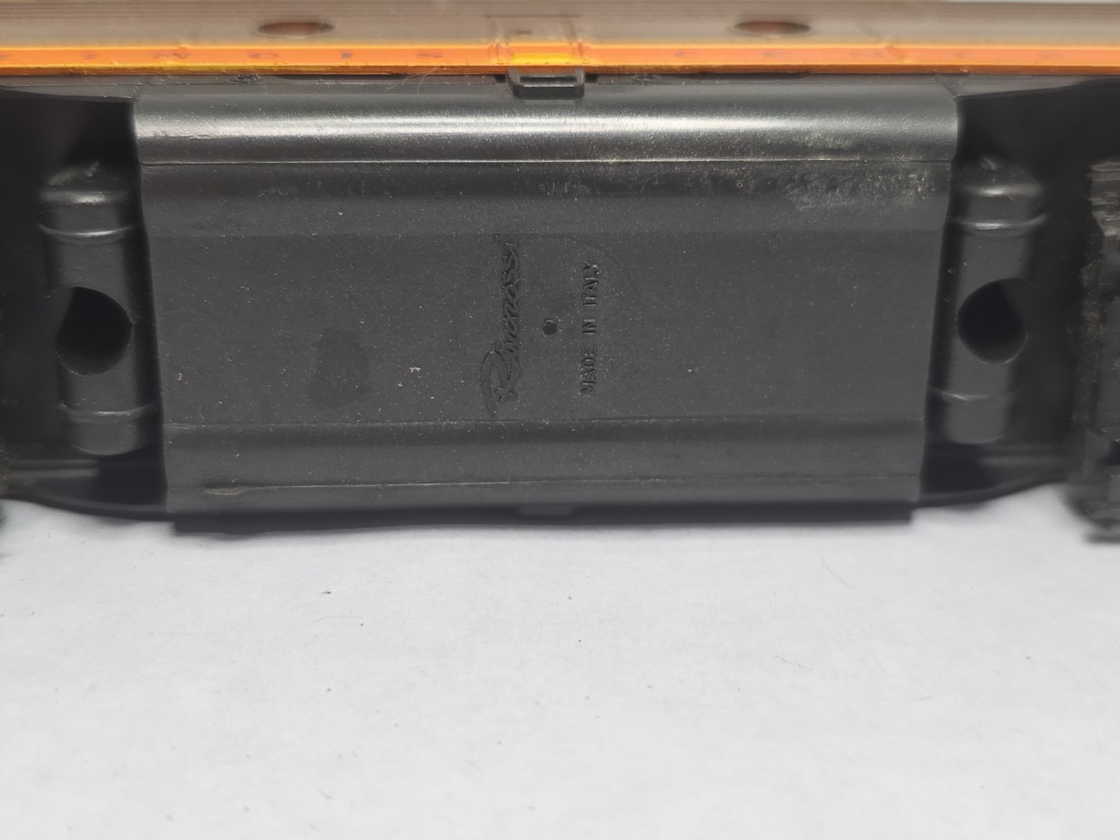 As Is Rivarossi Illinois Central Dummy GM E8 Diesel Loco Observation Car Read De