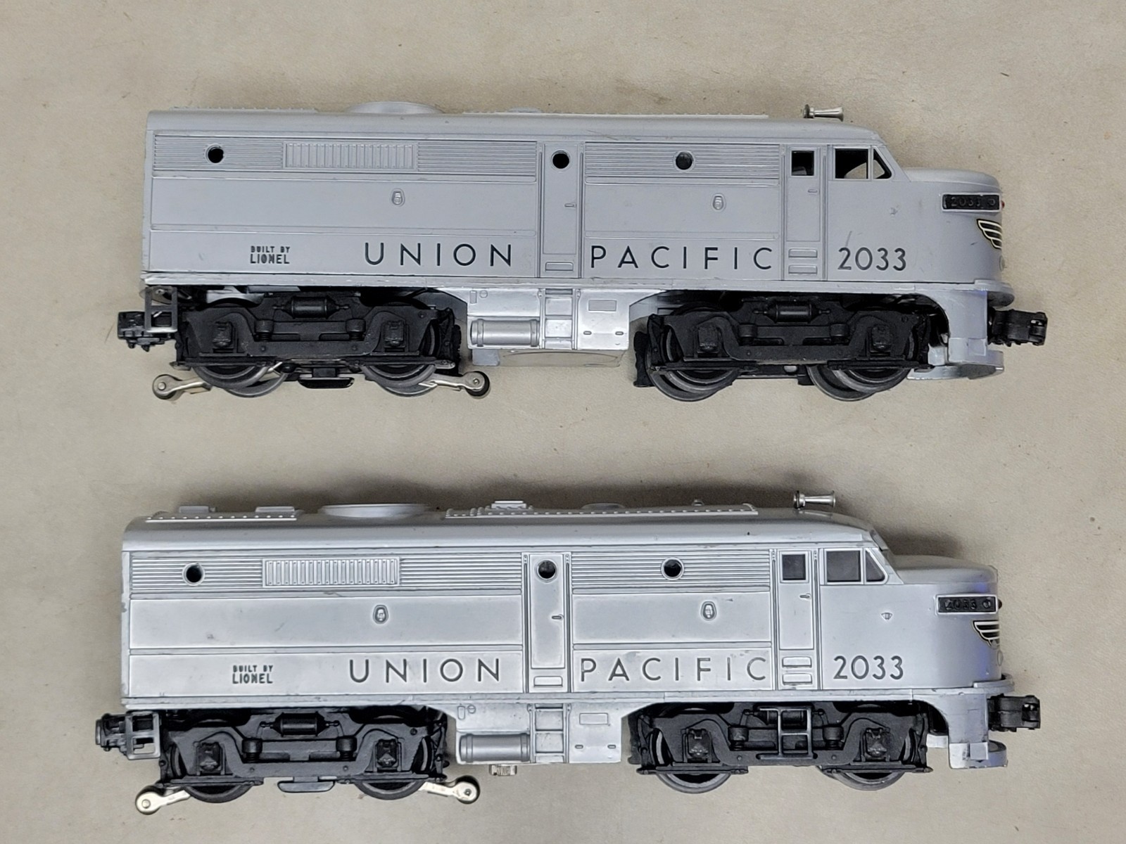 LIONEL TRAINS 2033 UNION PACIFIC AA ALCO DIESEL LOCOMOTIVE SET – TESTED!