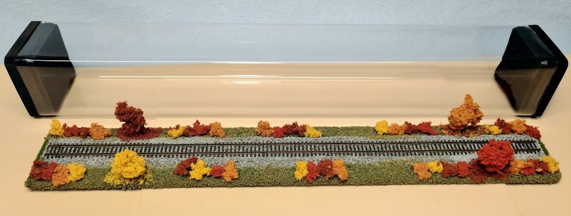 Z SCALE 14″ DISPLAY TUBE – ‘FALL FOLIAGE SCENE’- FOR ANY Z LOCOS AND CARS