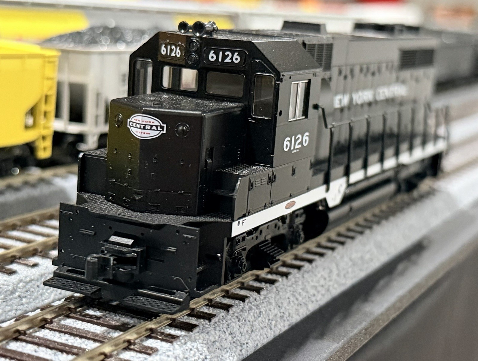 KATO HO SCALE GP35 NEW YORK CENTRAL + CABOOSE