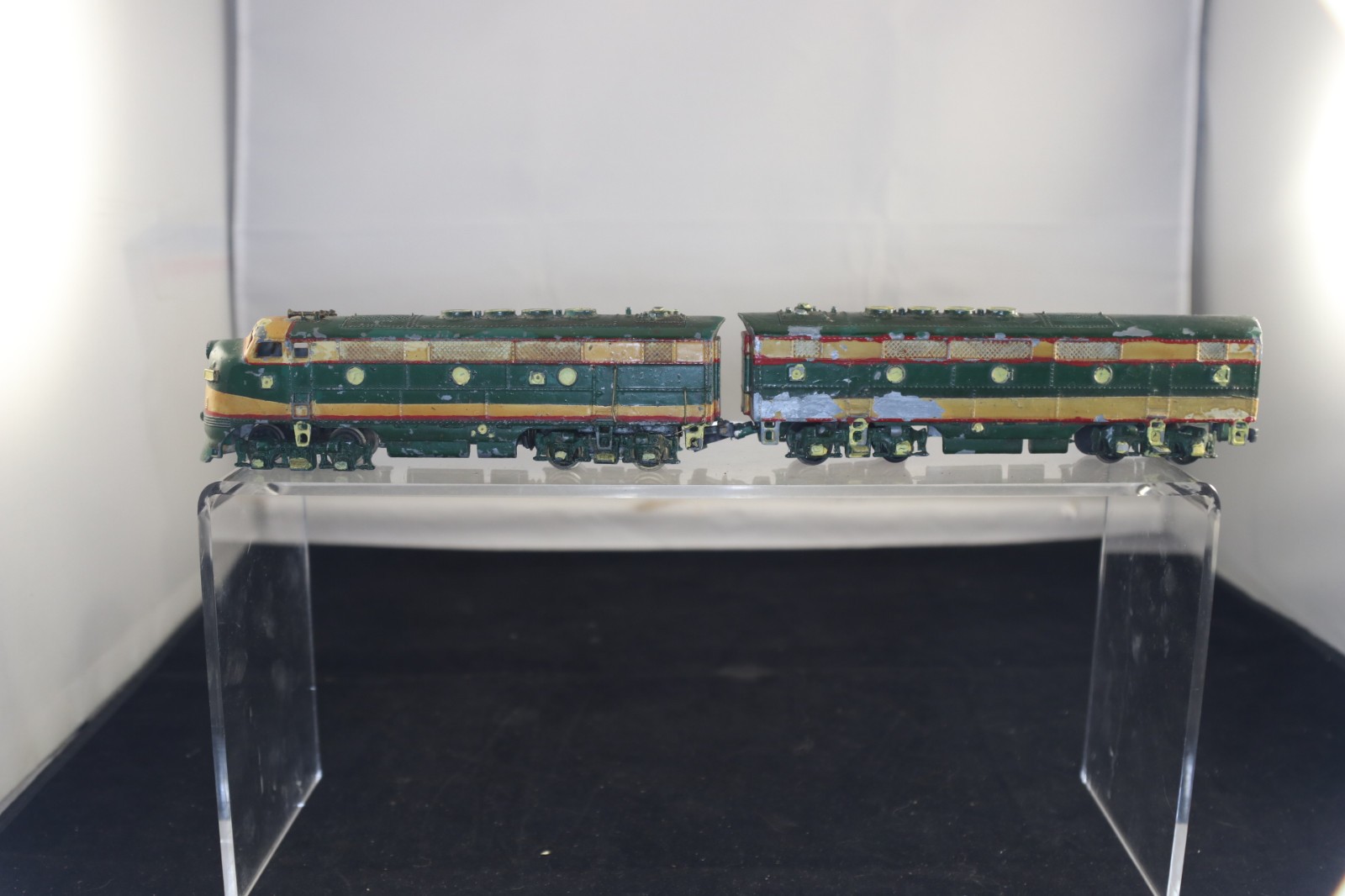 1947 Varney HO Scale F3A F3B Diesel Locomotive Set Vintage Metal Body 1655